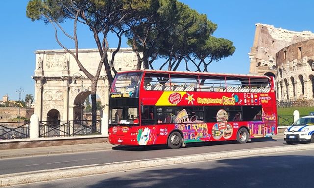 Khám phá Rome tuyệt vời nhất từ Civitavecchia bằng tàu hỏa: Tham quan Đấu trường La Mã & Tour Hop-On Hop-Off