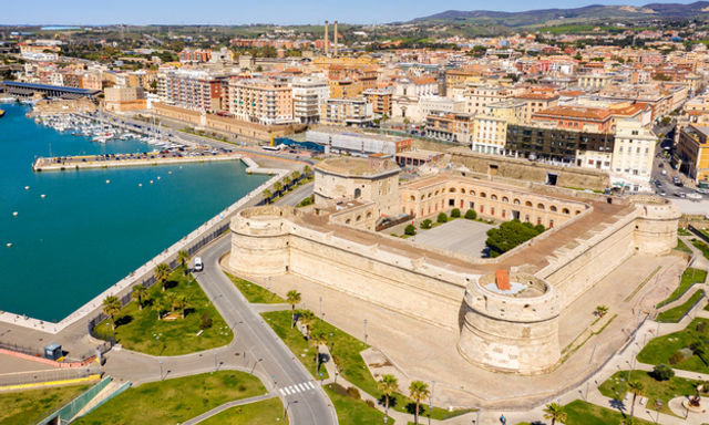 Từ Civitavecchia nhìn về Rome cổ đại: Khu Diễn đàn La Mã và Rome bằng xe buýt tham quan kiểu "lên xuống tùy thích".
