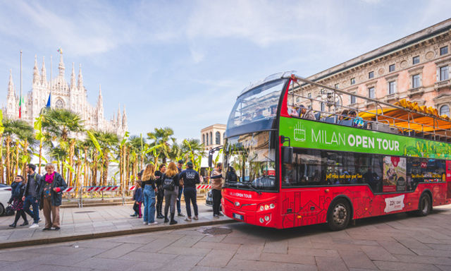 Milan Open Tour Hop-On, Hop-Off Bus & La Scala Guided Tour