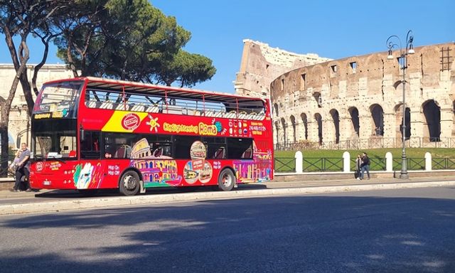 Rome Day Trip with Hop-on, Hop-off from Milan