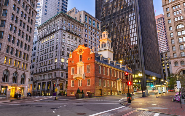 Tour xe điện ngắm cảnh đêm hè Boston và du ngoạn trên sông Charles