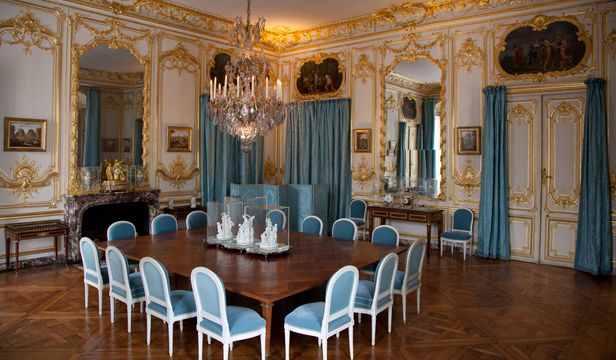 Elegant dining room: A beautiful glimpse of Versailles Palace's regal charm and grandeur, where history meets sophistication.