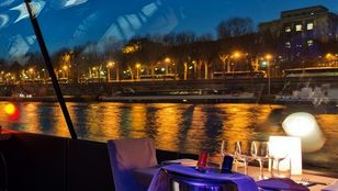 Seine River cruise: Exquisite dining setting amidst the stunning backdrop of the picturesque Seine, a feast for the senses.