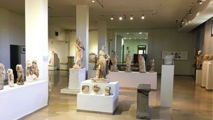 A captivating image of the Archaeological Museum of Thessaloniki's outdoor sculptures, showcasing their timeless beauty.