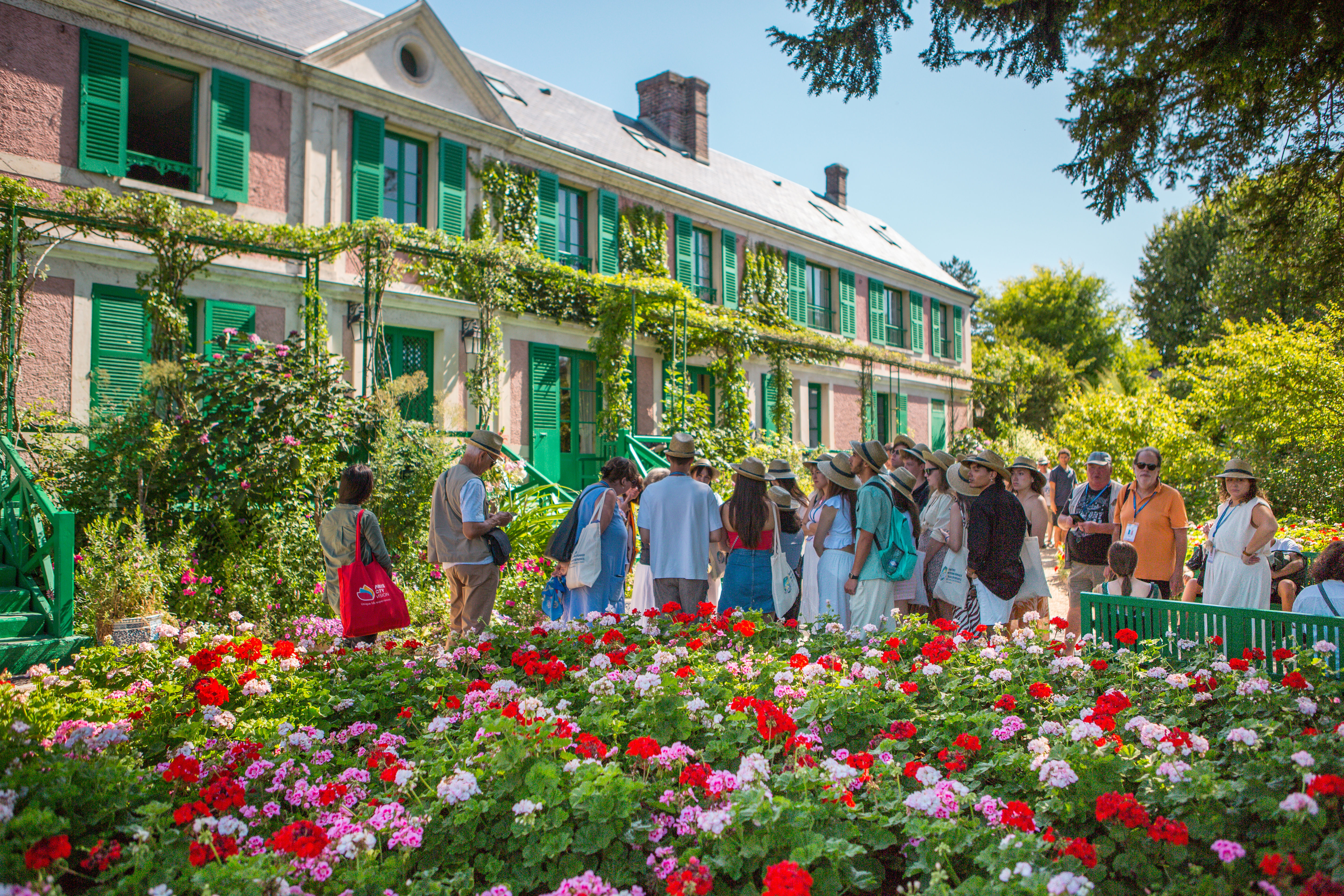 Château de Versailles et jardins de Monet à Giverny coupe file visite guidée déjeuner au départ de Paris