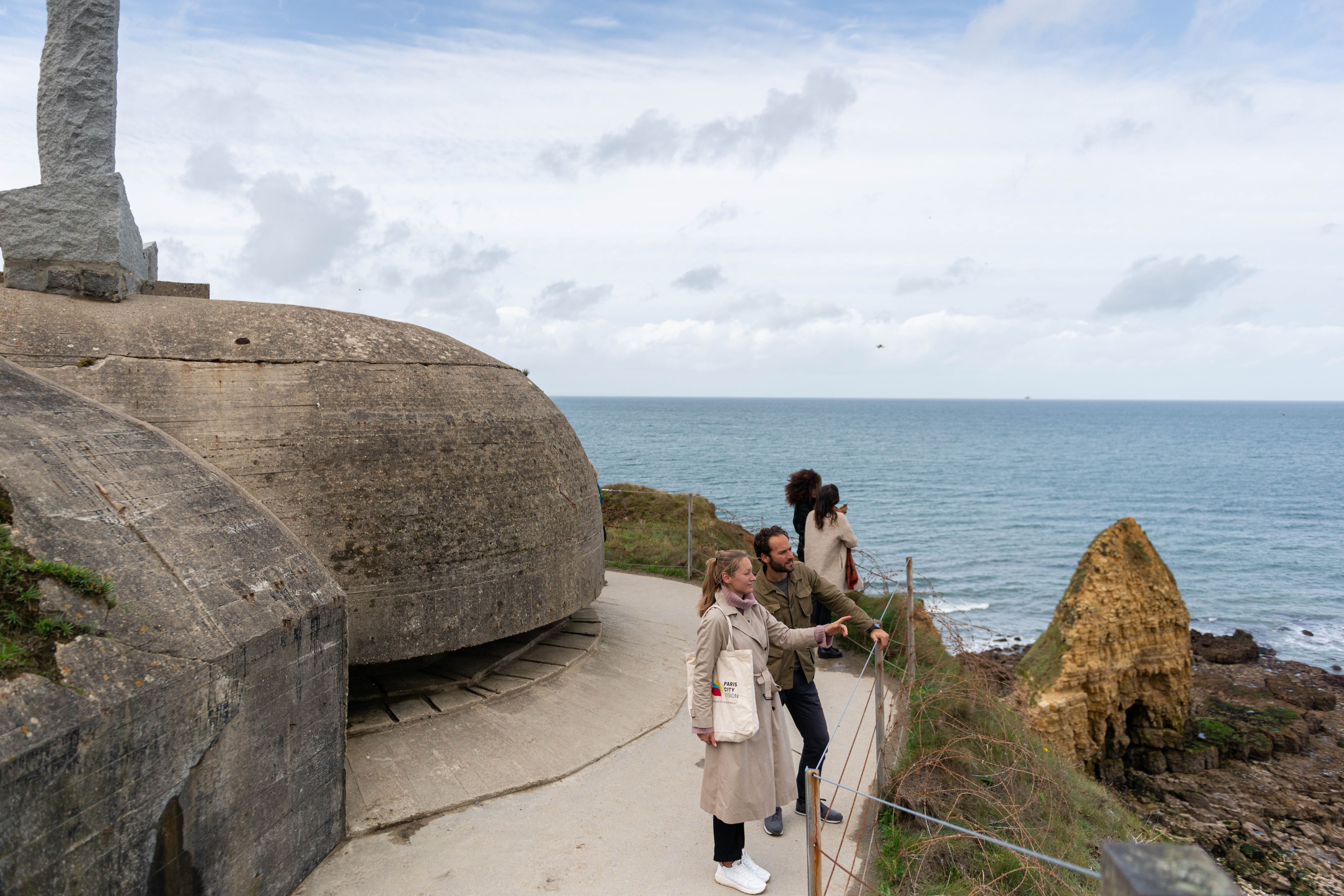 Denkmäler des Zweiten Weltkriegs und D Day Landungsstrände Tour mit Hin und Rücktransfer ab Paris