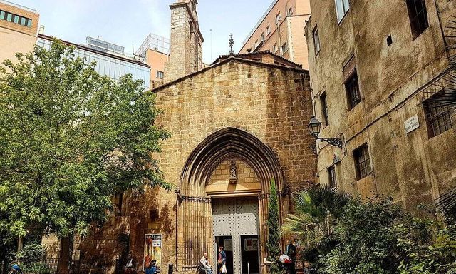 Barcelona Gothic Quarter Self-Guided Walking Tour with Smartphone App