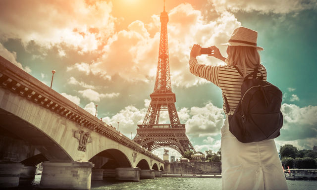 Eiffel Tower Morning Tour with Host