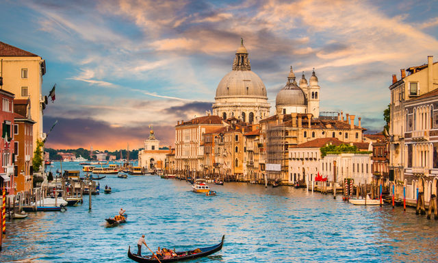Discover Venice & 30-minute Gondola Ride
