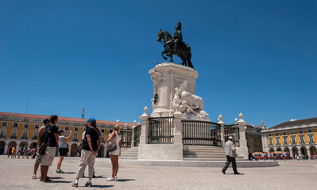 Best of Lisbon Walking Tour: Rossio, Chiado, Alfama and More - Small Group