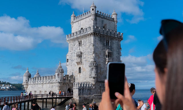 Introduction to Lisbon: Highlights Tour with Guide