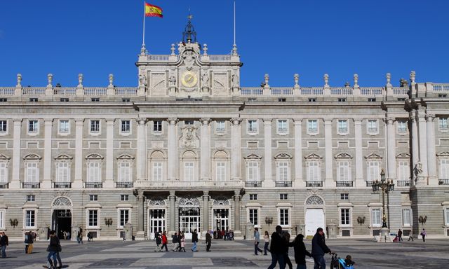 Madrid Highlights Walking Tour & Royal Palace Guided Tour
