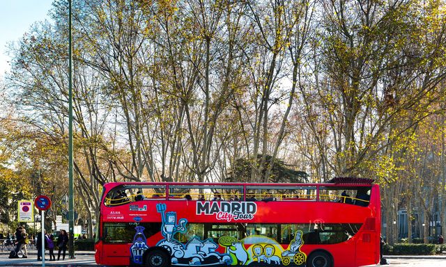Madrid City Tour: Hop-on, Hop-off Bus with FREE Walking Tour
