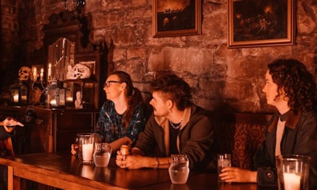 Edinburgh Ghosts & Ghouls Guided Tour with Drink