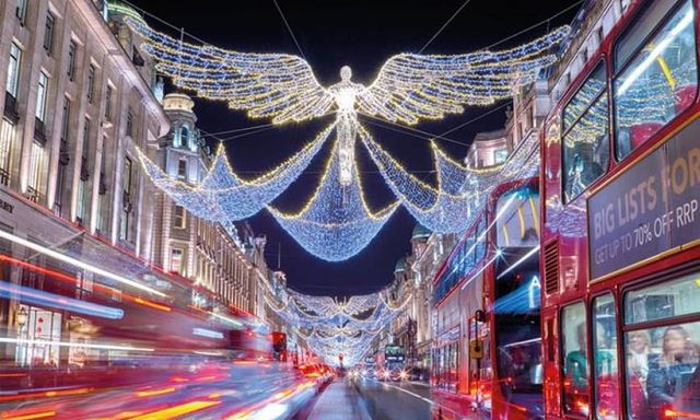Golden Tours: London Christmas Lights Tour with Live Guide