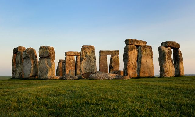 Bath, Windsor and Stonehenge Tour from London with Optional Roman Bath Admission